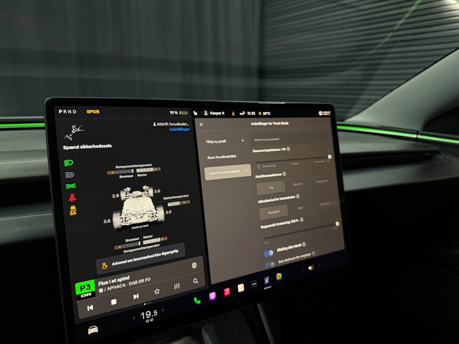 Hvid Tesla Model 3 fra 2025