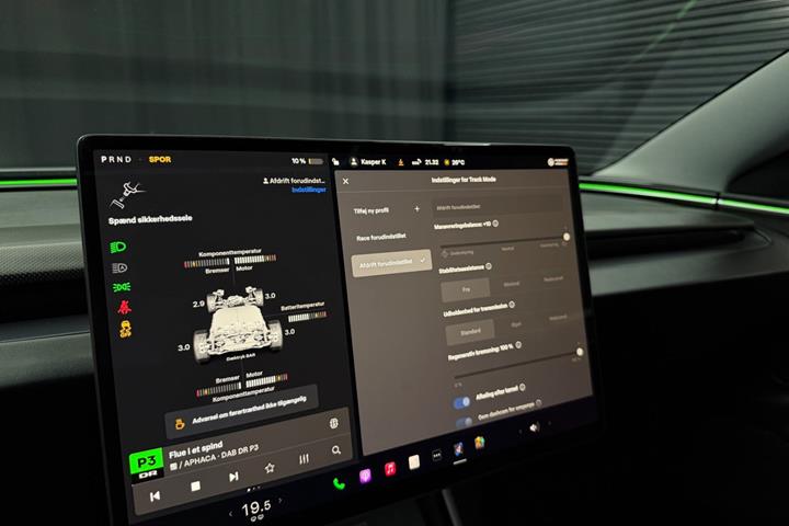 Hvid Tesla Model 3 fra 2025