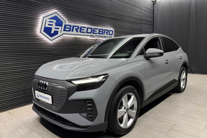 Grå Audi Q4 e-tron fra 2024