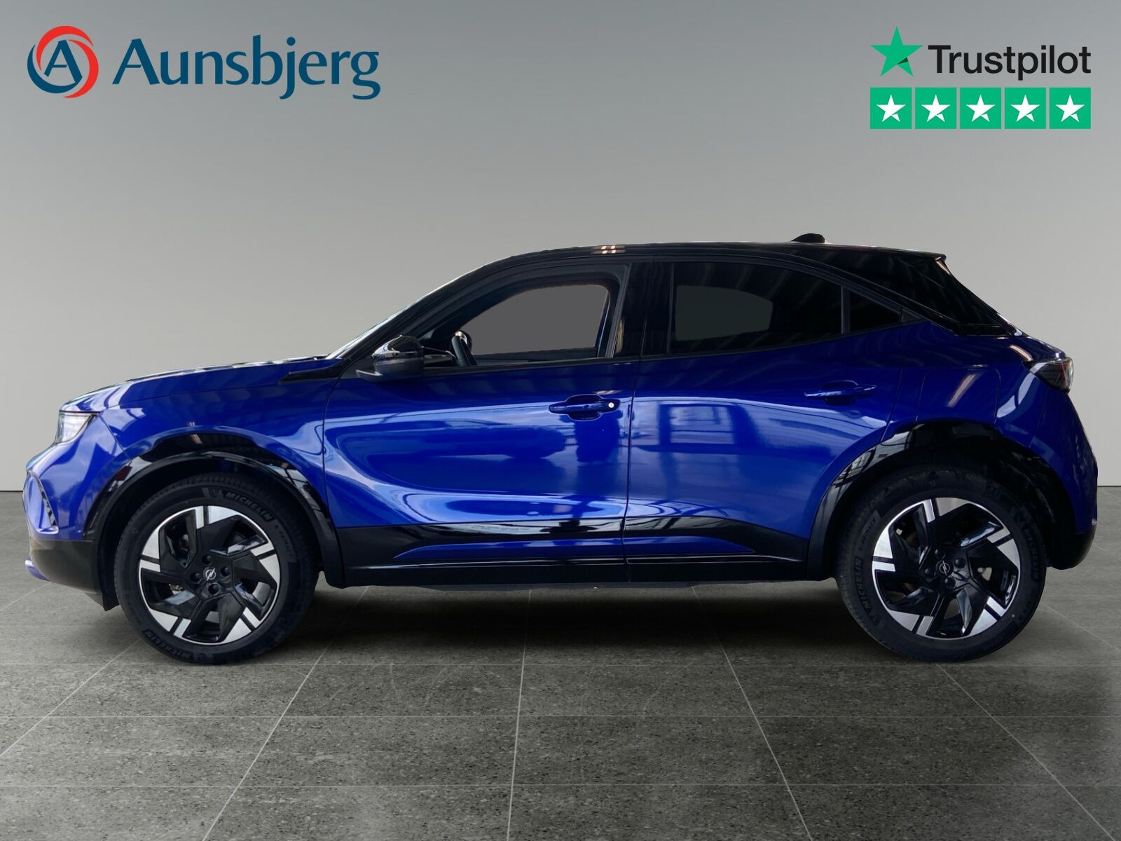 Blå Opel Mokka-e fra 2025