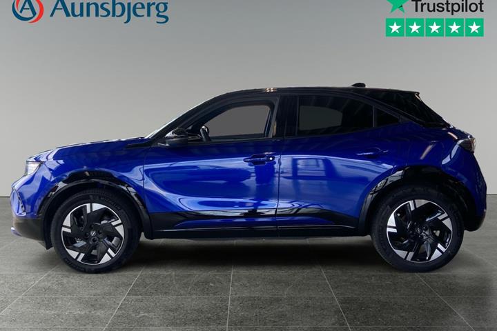 Blå Opel Mokka-e fra 2025