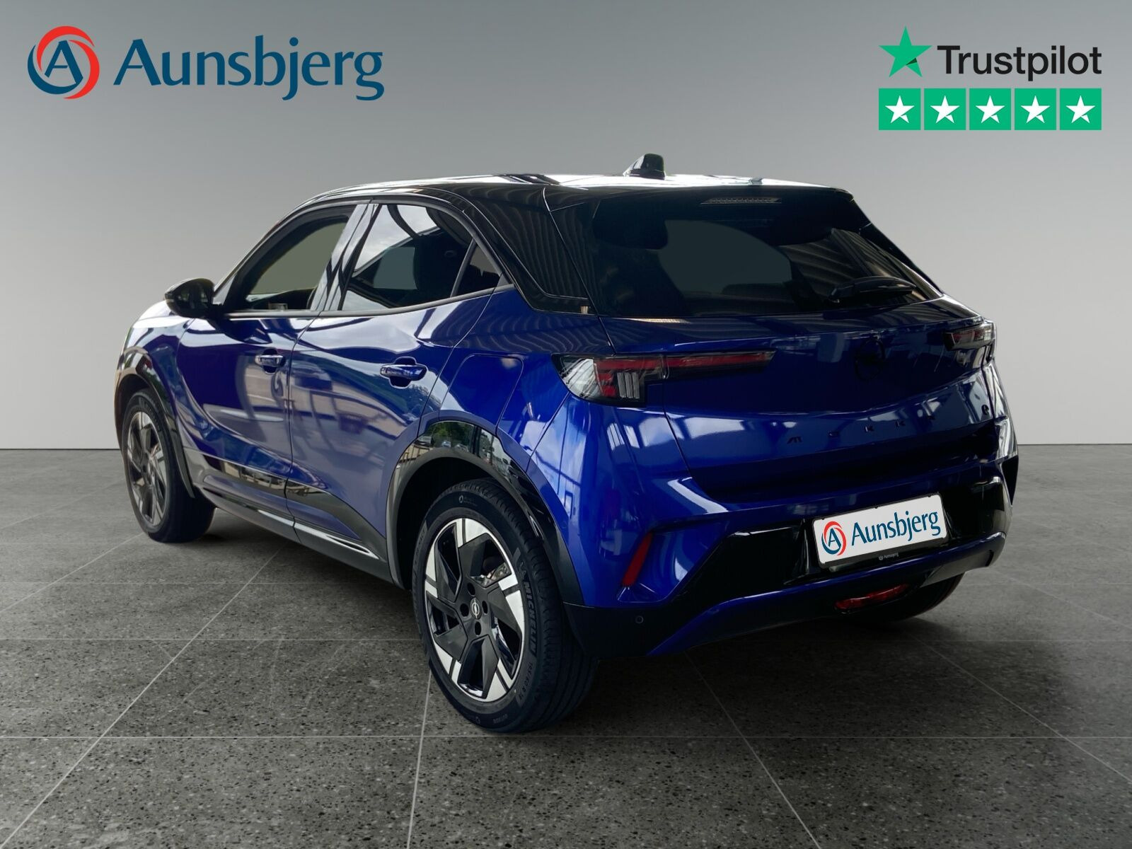Blå Opel Mokka-e fra 2025
