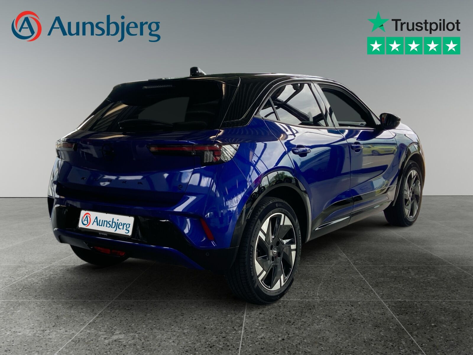 Blå Opel Mokka-e fra 2025