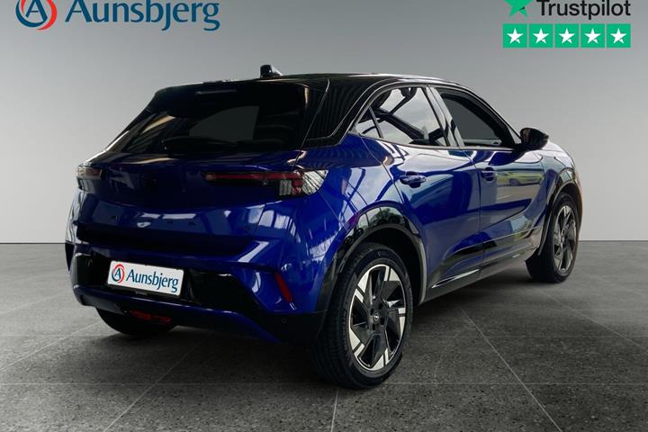 Blå Opel Mokka-e fra 2025