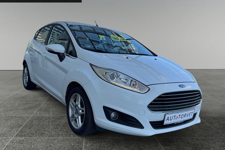 Hvid Ford Fiesta fra 2014