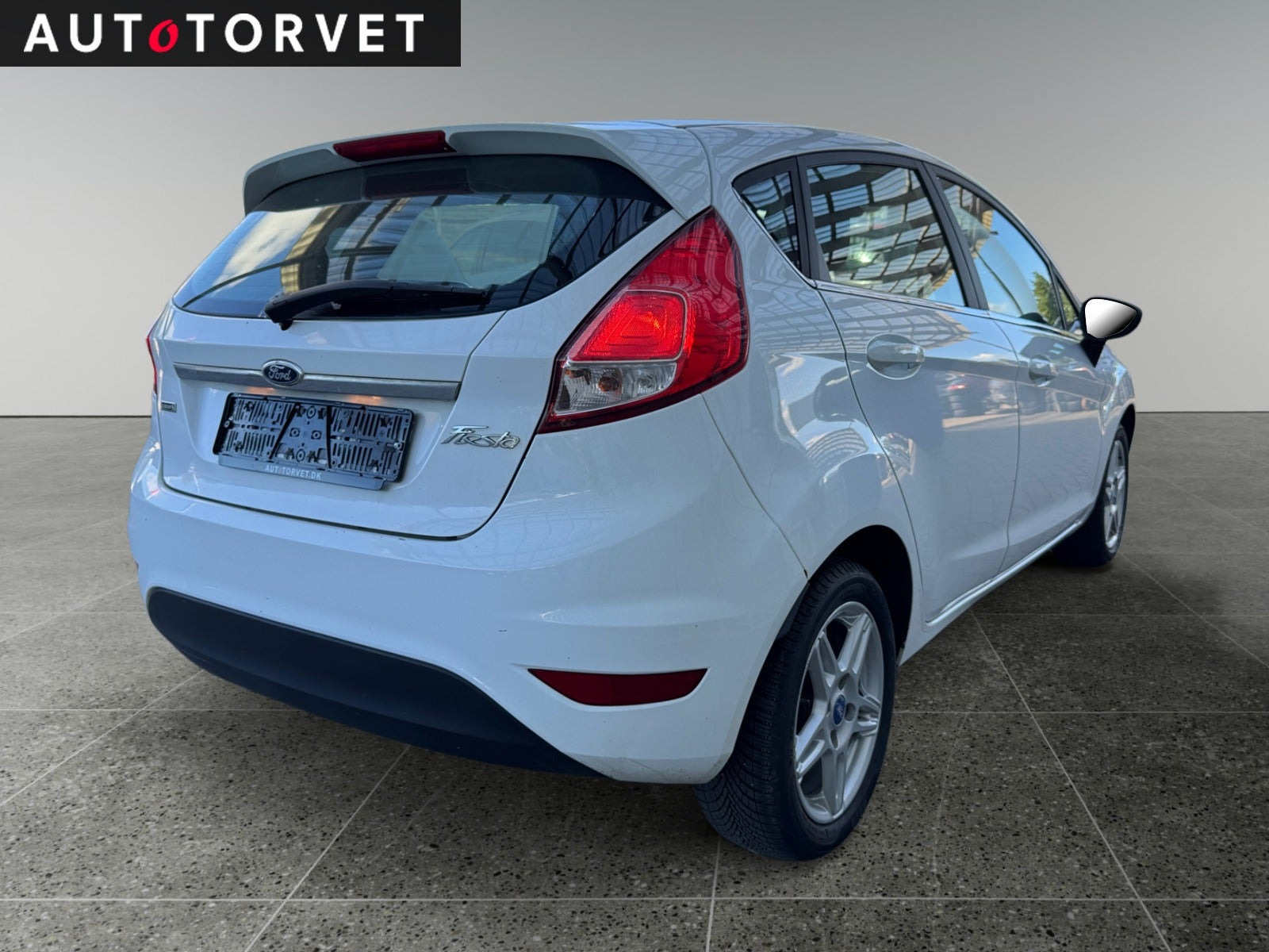 Hvid Ford Fiesta fra 2014