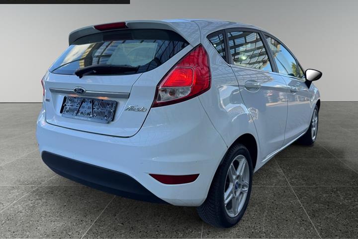 Hvid Ford Fiesta fra 2014