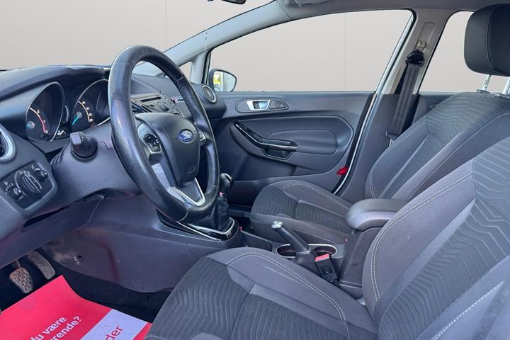Hvid Ford Fiesta fra 2014