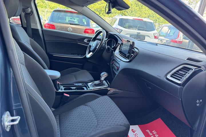 Blå Kia Ceed fra 2020