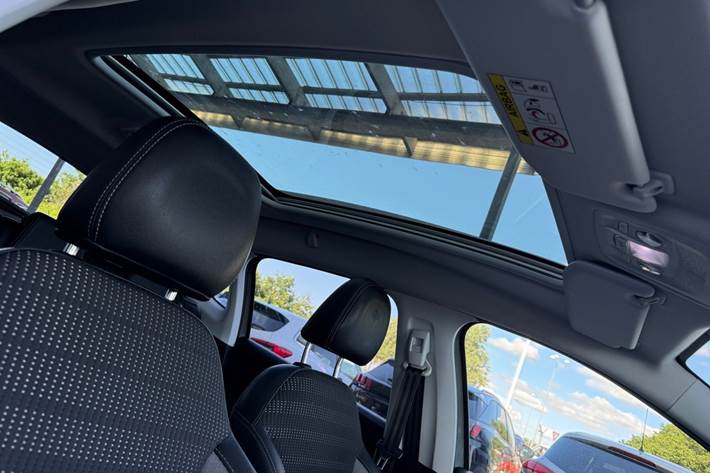 Grå Peugeot 2008 fra 2018