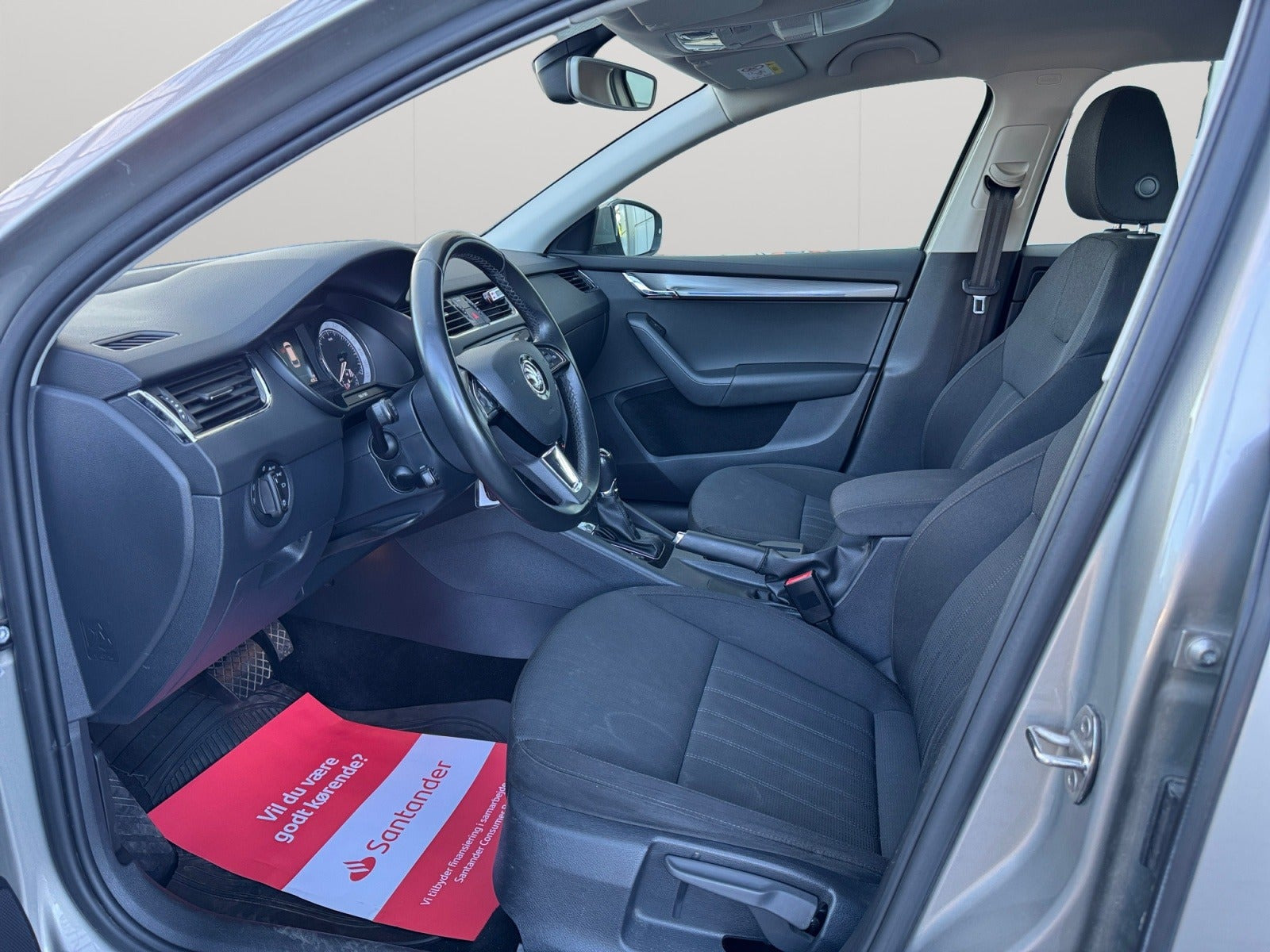Orange Skoda Octavia fra 2019