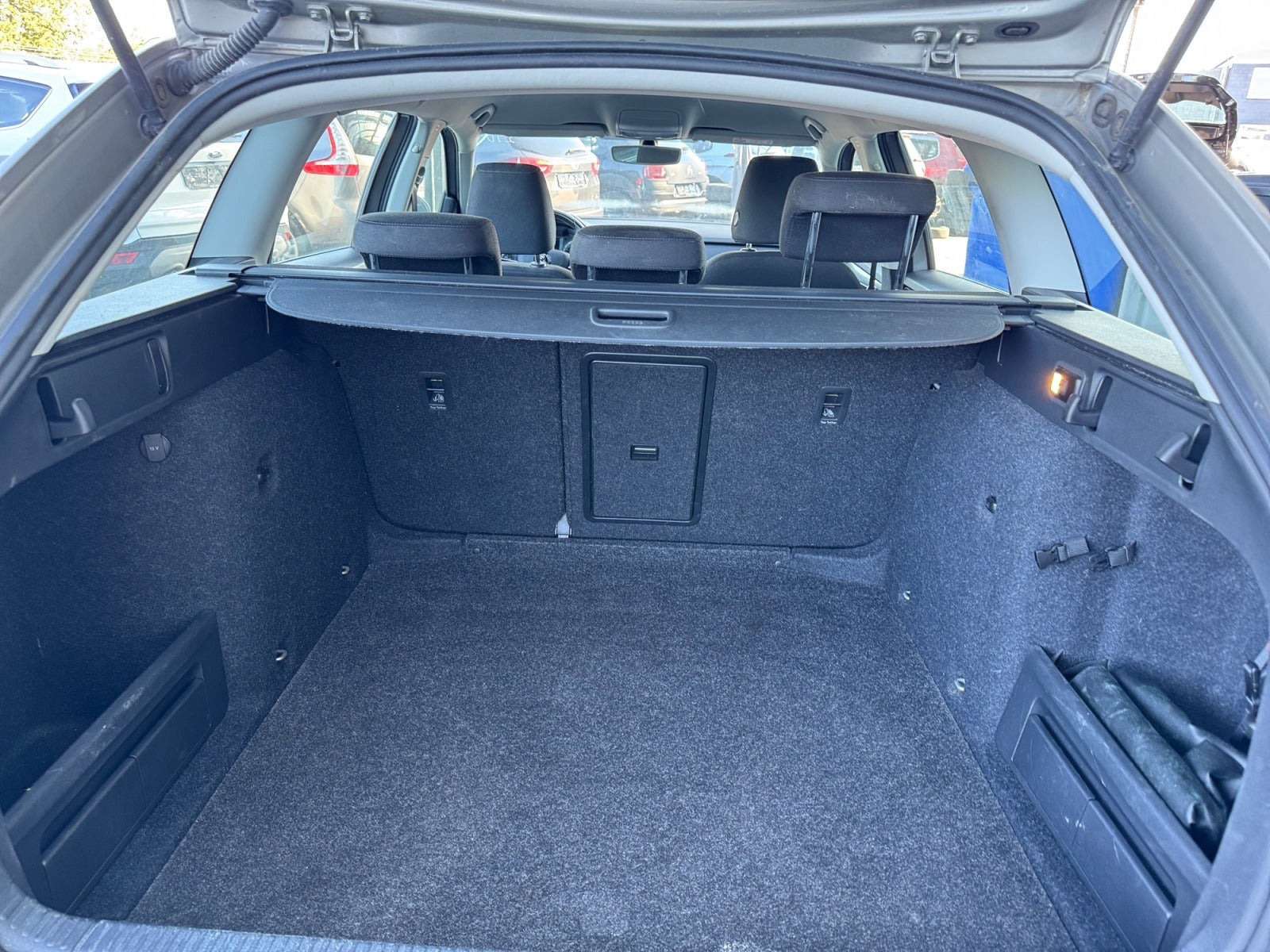 Orange Skoda Octavia fra 2019
