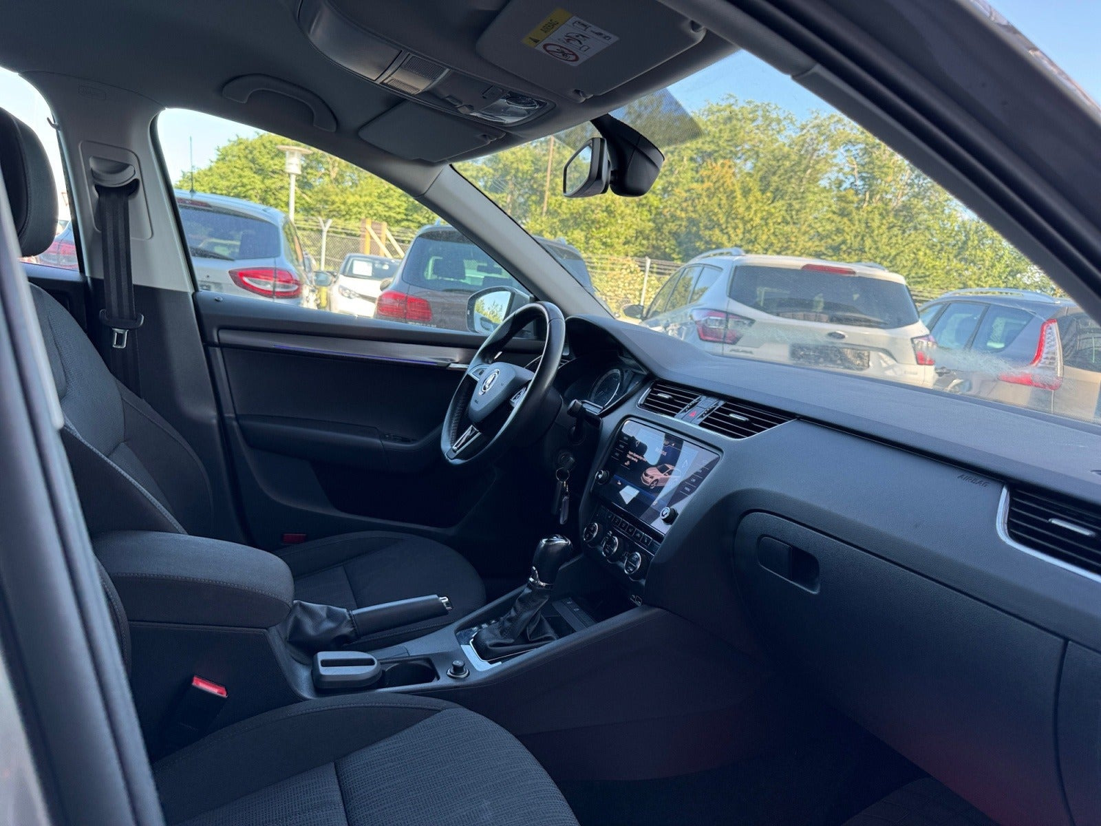 Orange Skoda Octavia fra 2019