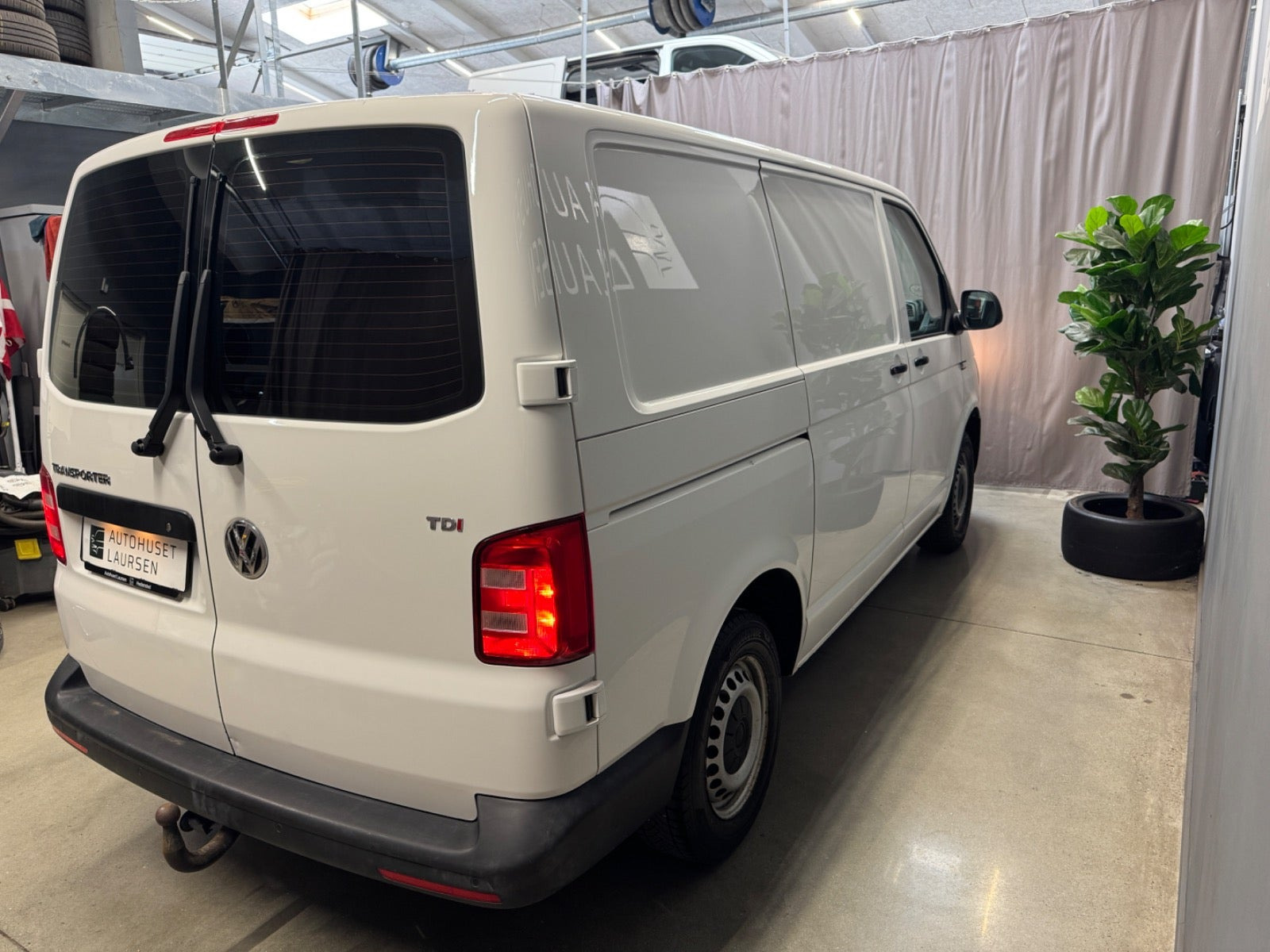 Hvid VW Transporter fra 2018