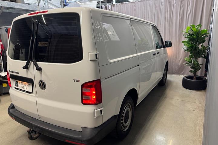 Hvid VW Transporter fra 2018
