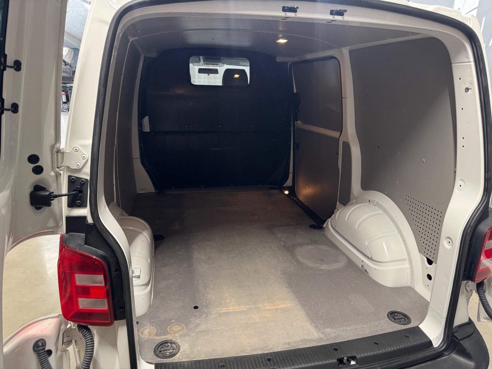 Hvid VW Transporter fra 2018