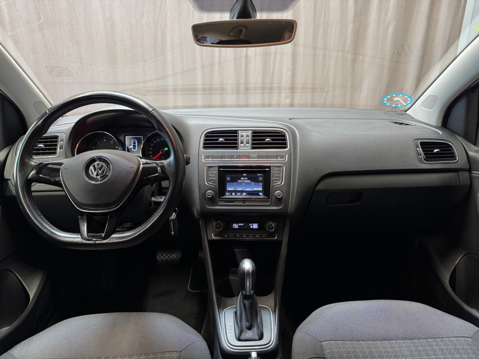 Sølv VW Polo fra 2017