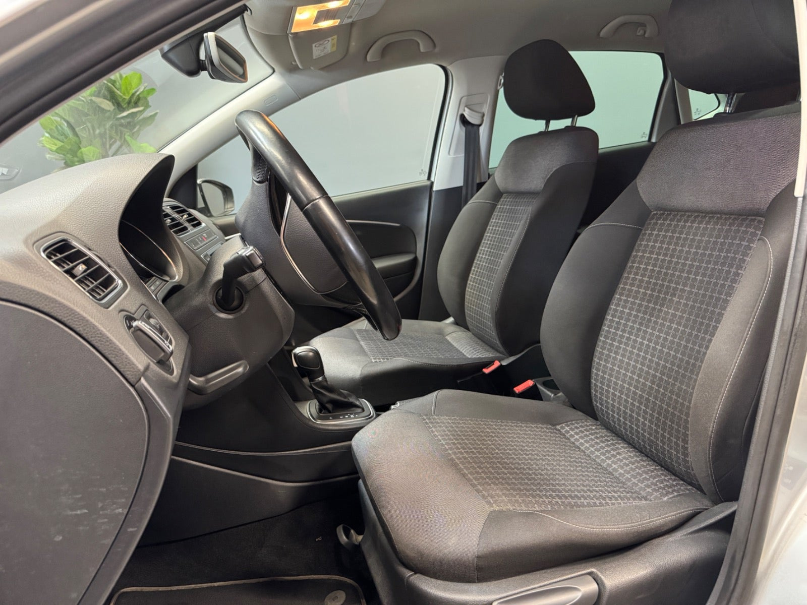 Sølv VW Polo fra 2017