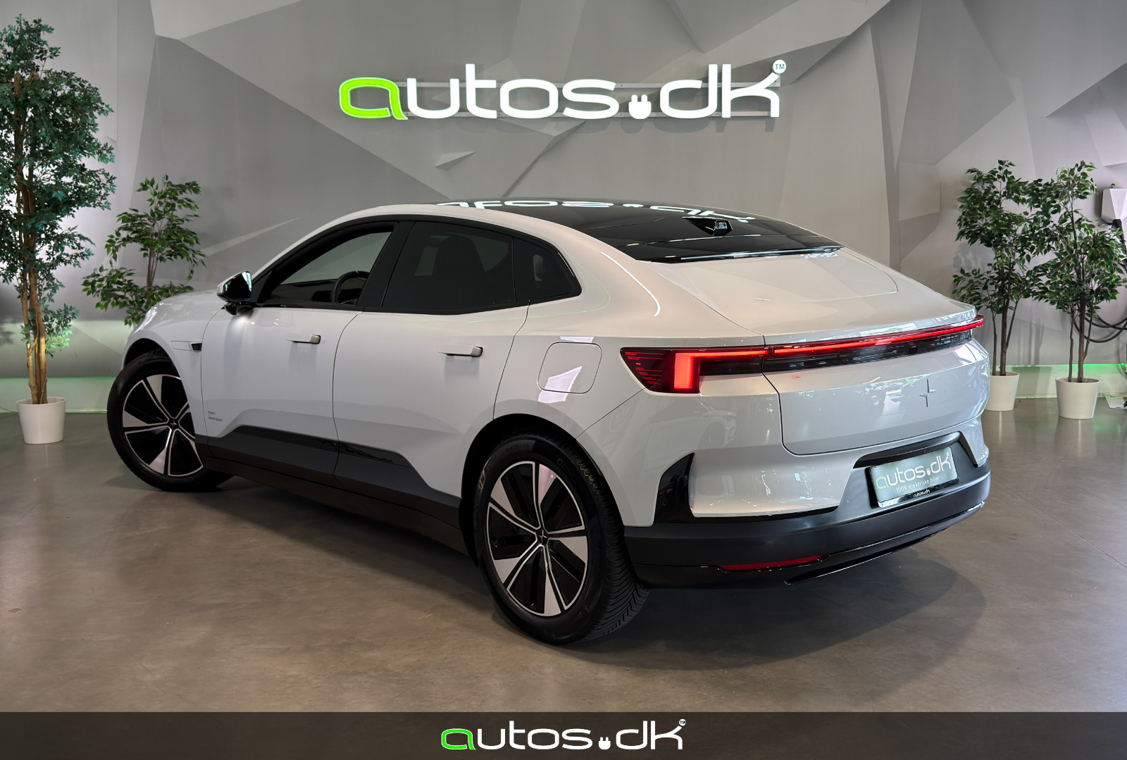 Sølv Polestar 4 fra 2025