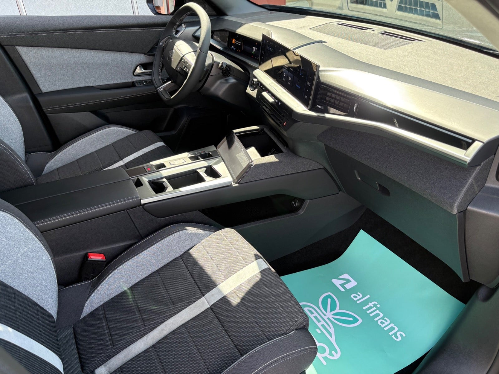 Blå Opel Grandland-e fra 2025