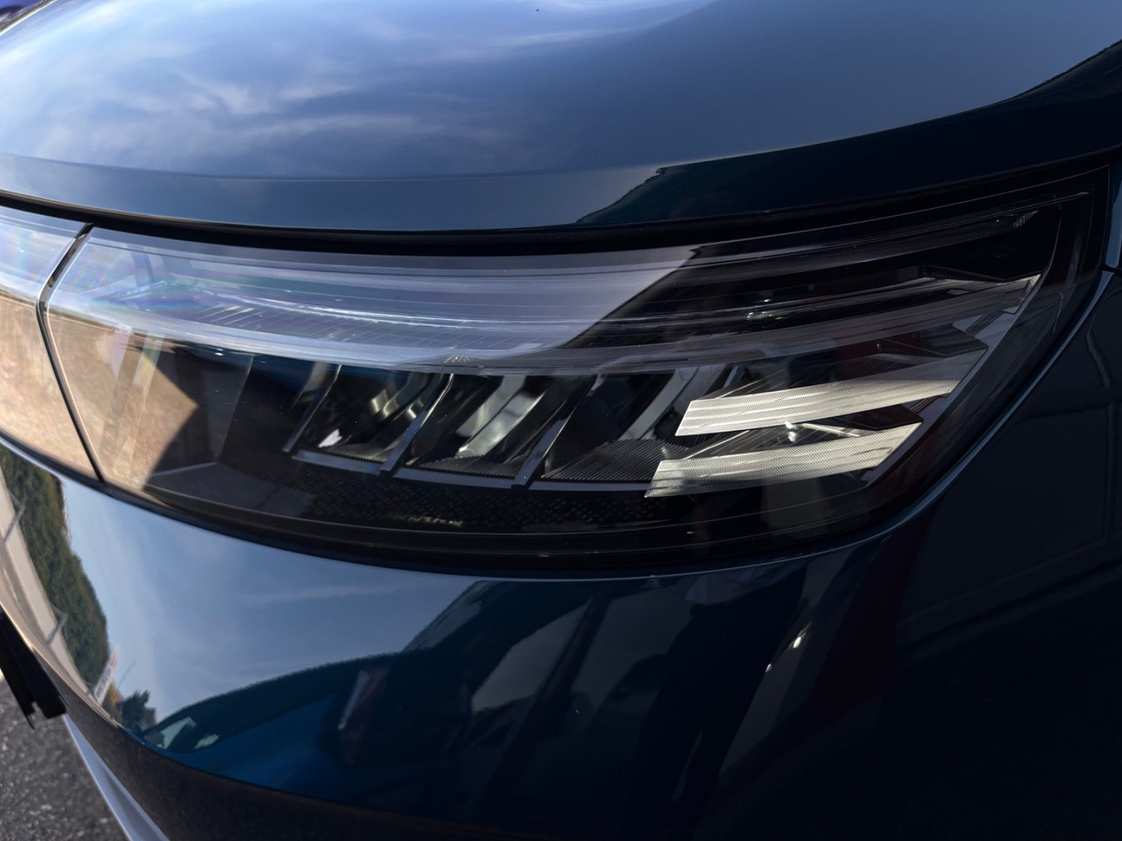Blå Opel Grandland-e fra 2025