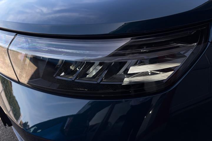 Blå Opel Grandland-e fra 2025
