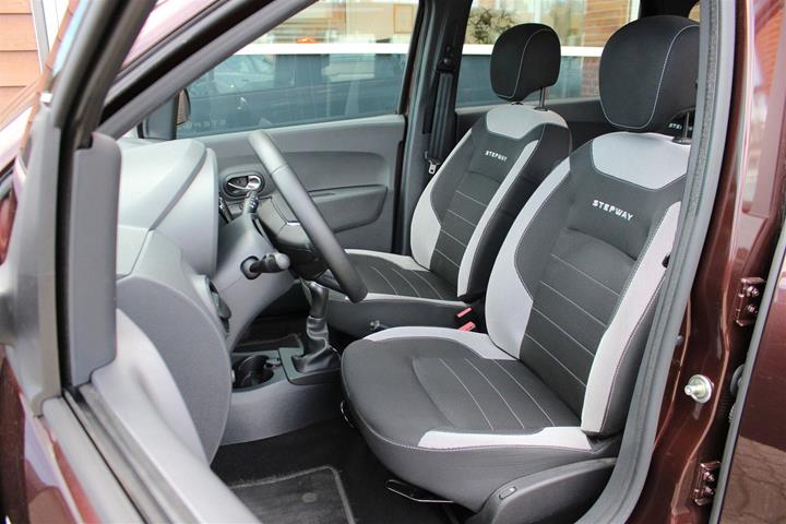 Brun Dacia Lodgy Stepway fra 2017