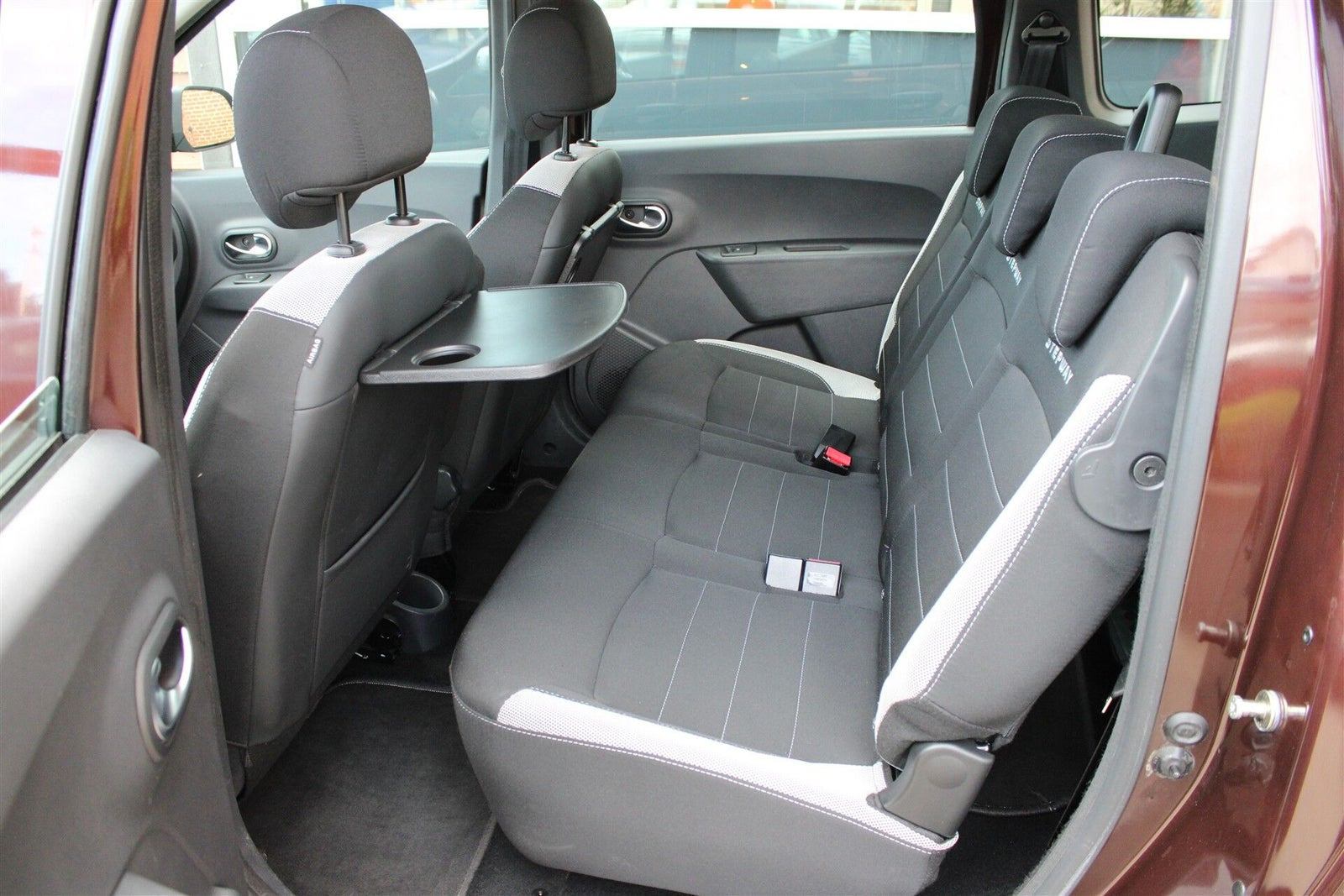 Brun Dacia Lodgy Stepway fra 2017