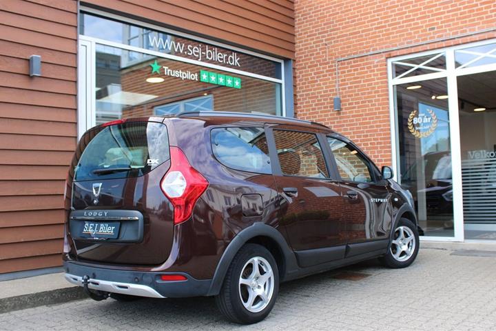 Brun Dacia Lodgy Stepway fra 2017