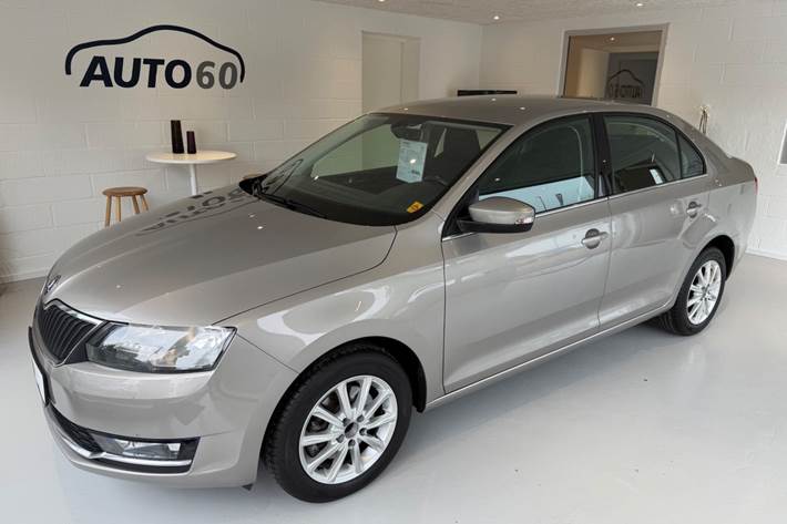 Grå Skoda Rapid fra 2018 set udefra