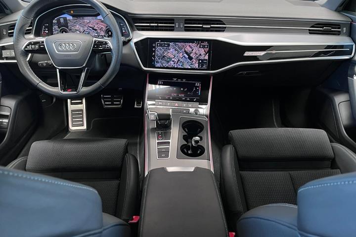 Grå Audi A6 fra 2024