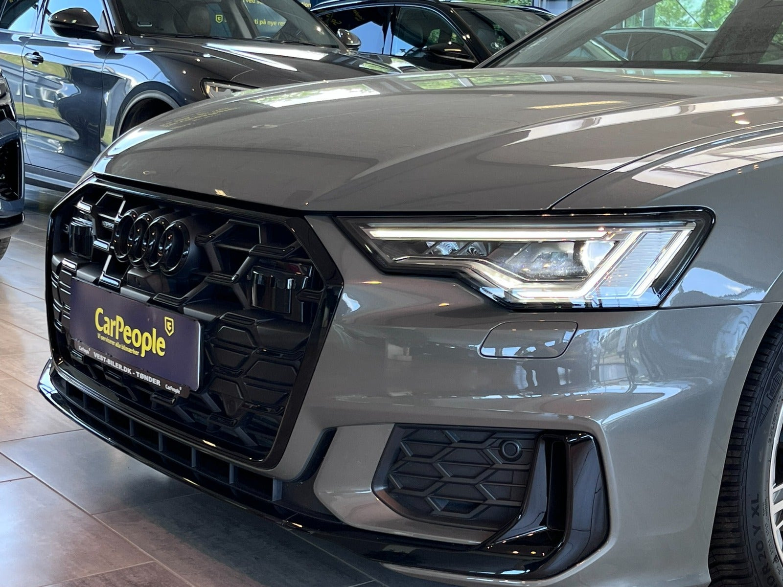 Grå Audi A6 fra 2024