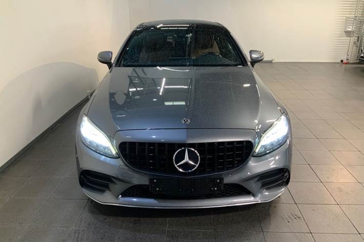 Grå Mercedes C200 fra 2019