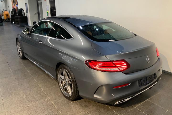 Grå Mercedes C200 fra 2019