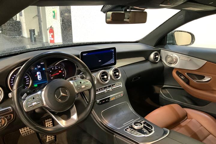 Grå Mercedes C200 fra 2019