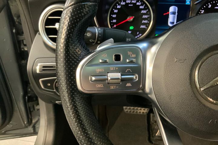 Grå Mercedes C200 fra 2019