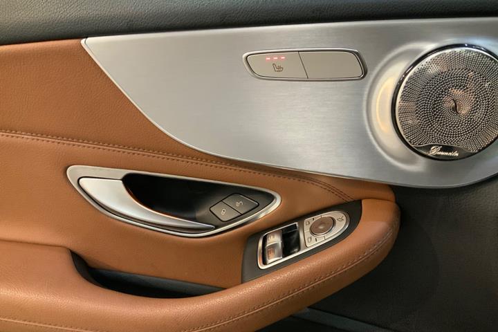 Grå Mercedes C200 fra 2019
