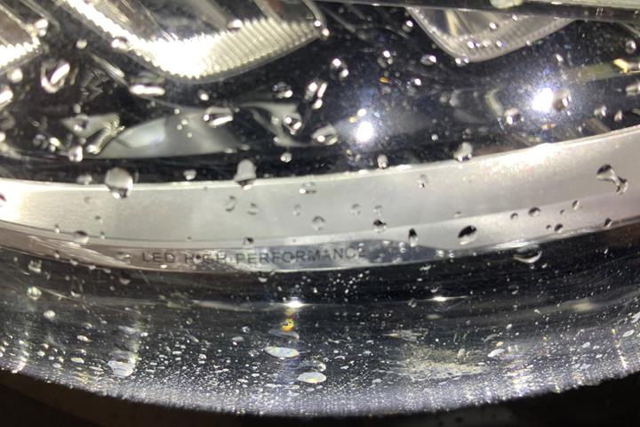 Grå Mercedes C200 fra 2019