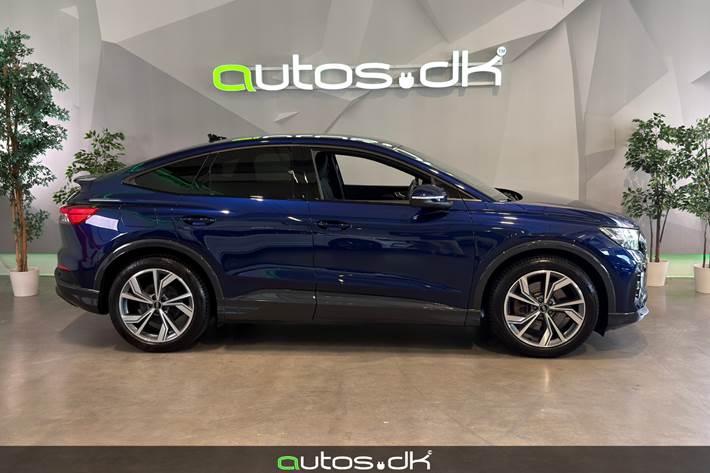 Blå Audi Q4 e-tron fra 2024