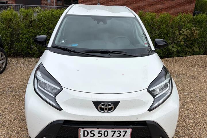 Hvid Toyota Aygo X fra 2023