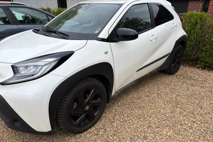 Hvid Toyota Aygo X fra 2023