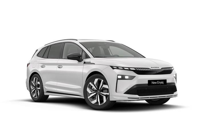 Hvid Skoda Enyaq fra 2026 set udefra