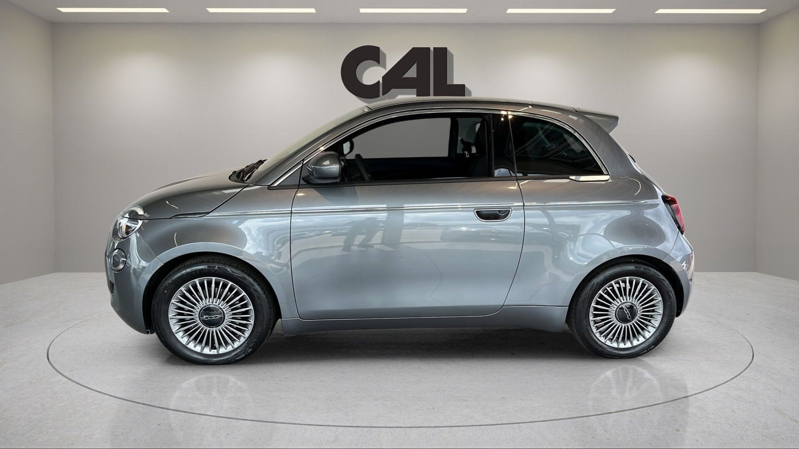 Grå Fiat 500e fra 2023