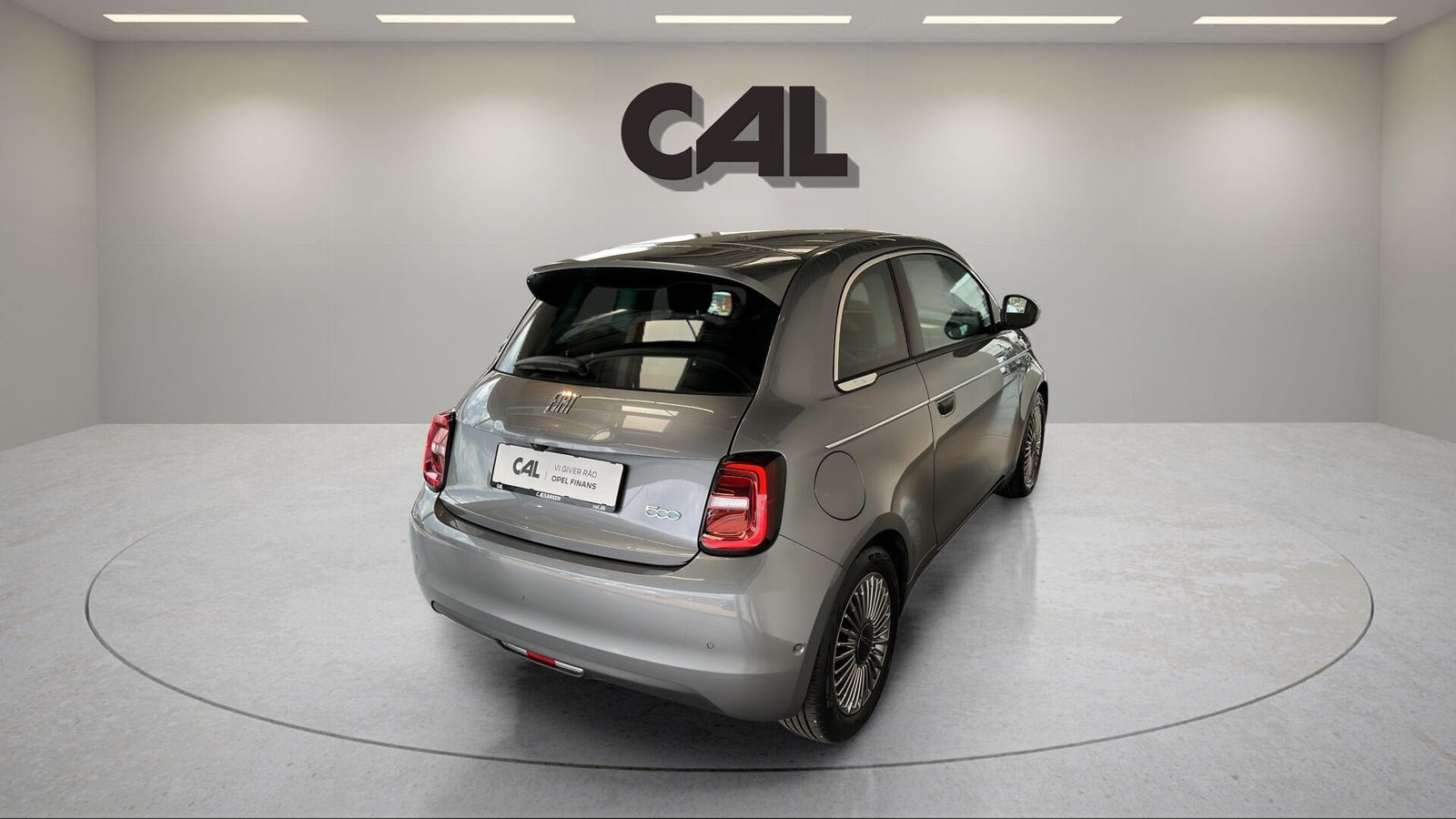 Grå Fiat 500e fra 2023