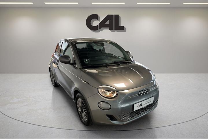 Grå Fiat 500e fra 2023