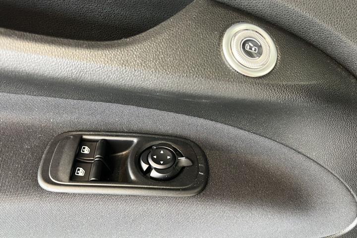 Grå Fiat 500e fra 2023
