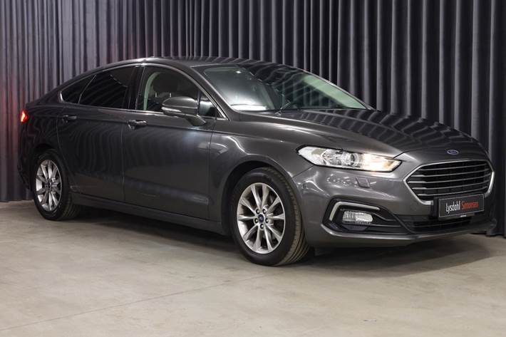 Grå Ford Mondeo fra 2020