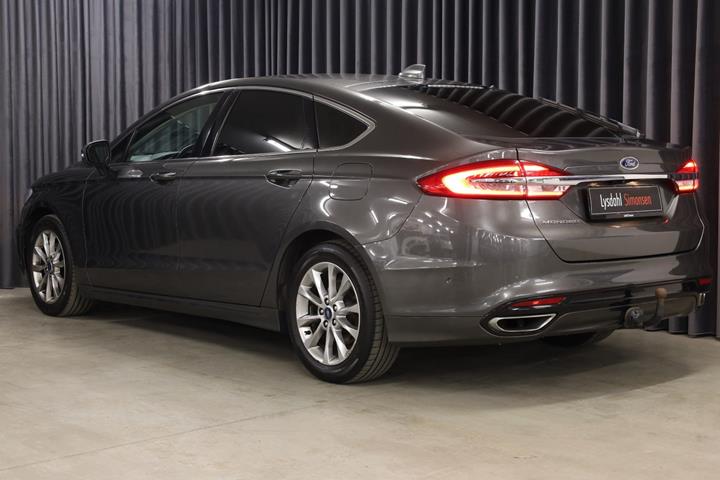 Grå Ford Mondeo fra 2020