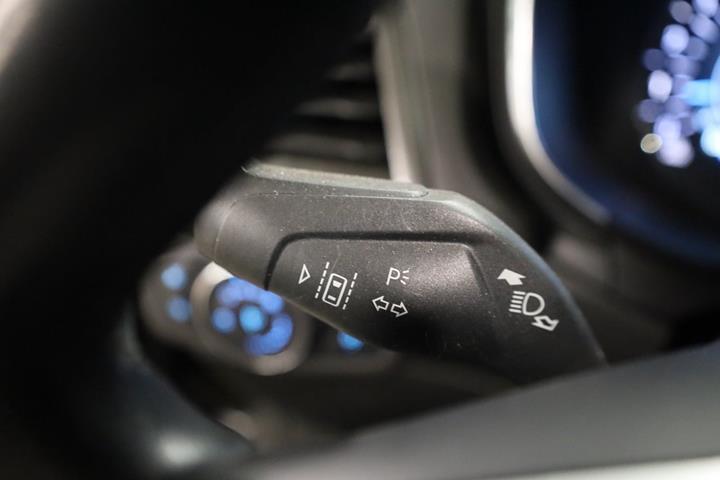Grå Ford Mondeo fra 2020