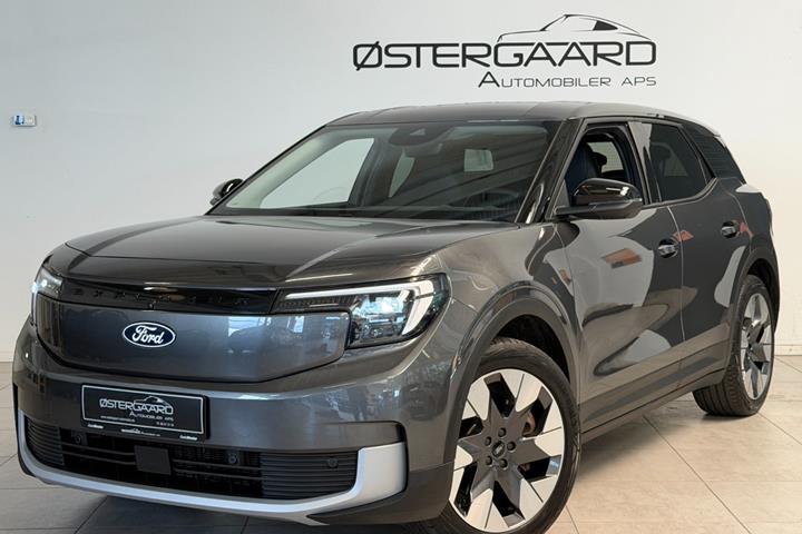 Grå Ford Explorer fra 2024 set udefra